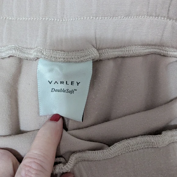 Varley Women's Cream Athletic Shorts - Picture 5 of 6